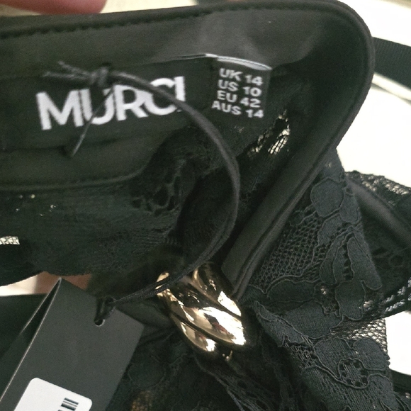 Chic Black Lace Backless Gown - Picture 4 of 4